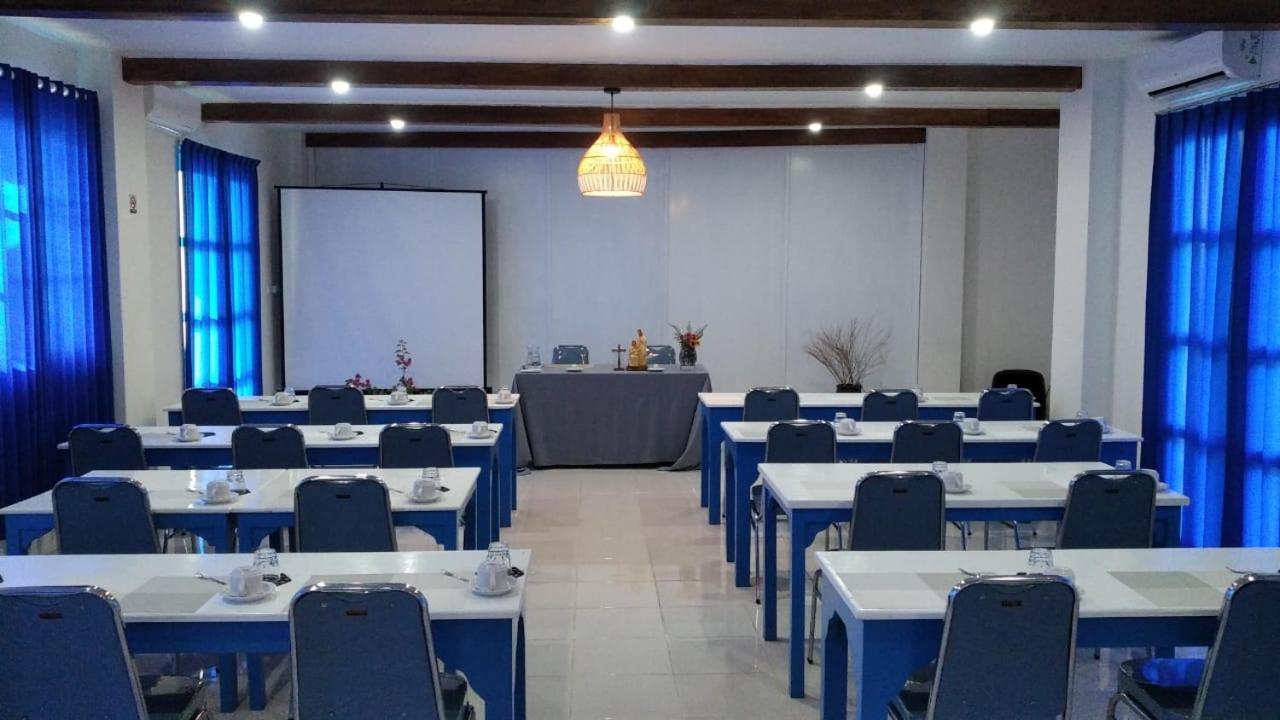 Anjo Maumere Hotel & Restaurant Exteriér fotografie