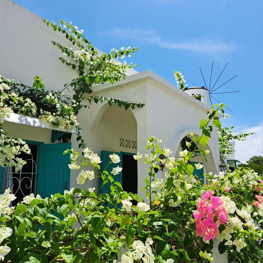 Anjo Maumere Hotel & Restaurant Exteriér fotografie