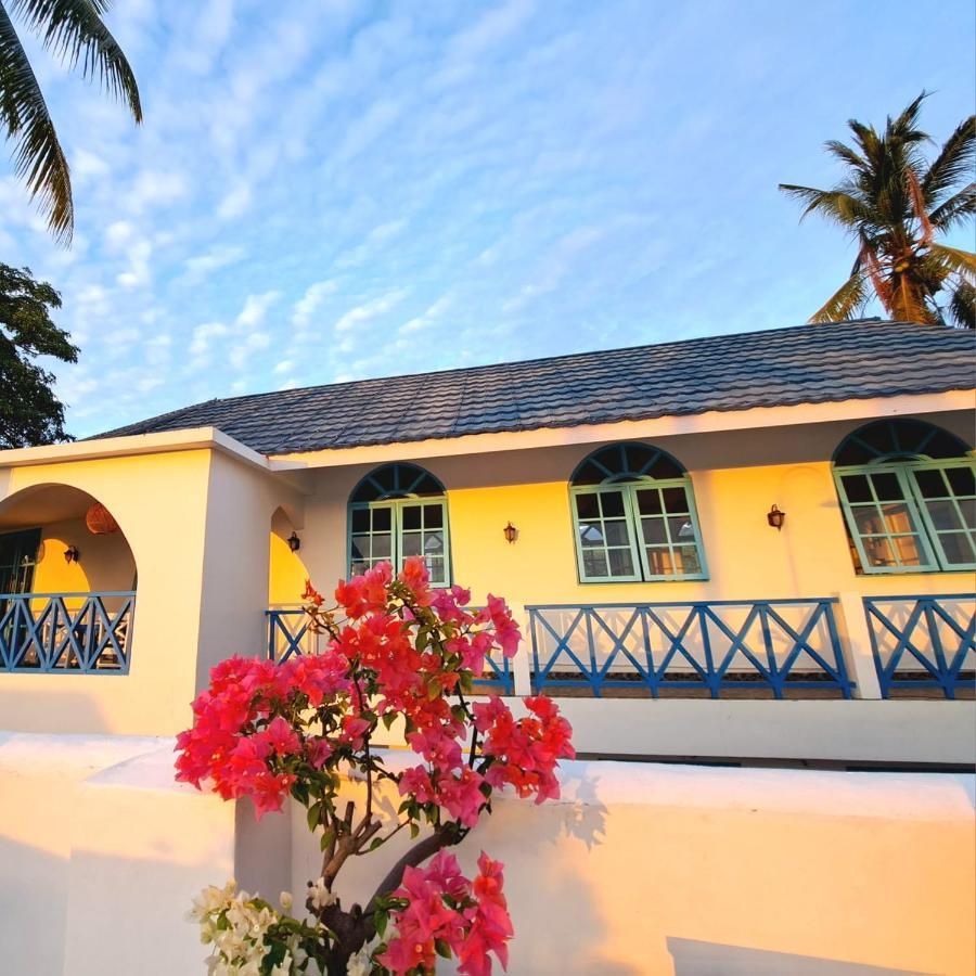 Anjo Maumere Hotel & Restaurant Exteriér fotografie